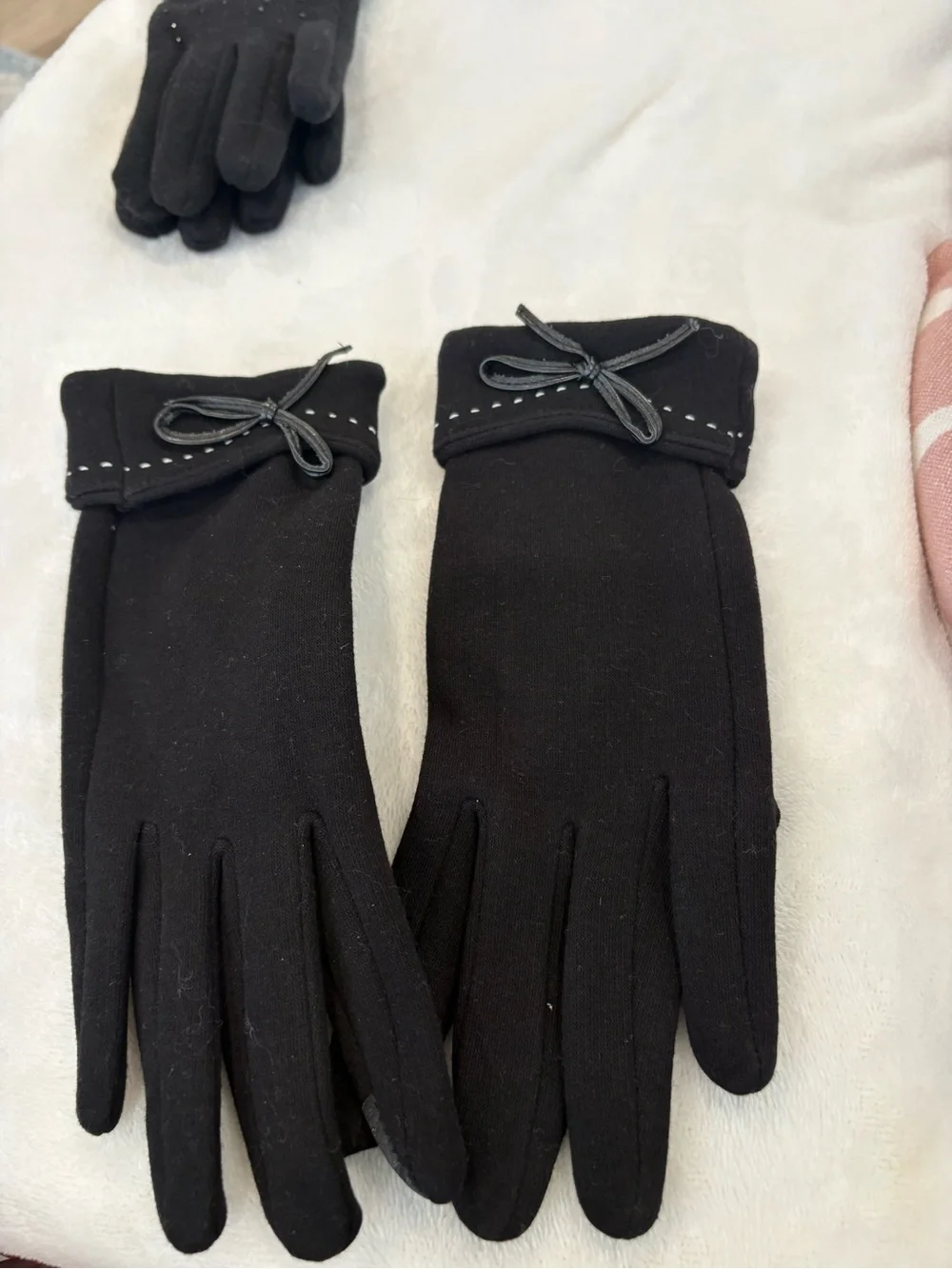 Ladies gloves. 4 pairs - all brand new - 1 with tags.